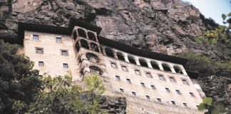 Sümela Manastırı ziyaretlere yeniden kapatıldı