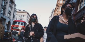 Omicron kısıtlamalarını kaldırıyor