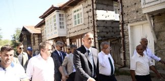 Turizm Bakanı Ersoy’un köyünde sit alanına duvar ördüler