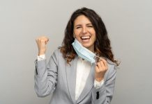 Maskeye veda Kapalı mekanlarda maske zorunluluğu kaldırıldı… İki yer hariç…