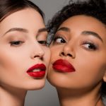 Ters köşe görünümleriyle 2022 makyaj trendleri 2022 makyaj trendleri