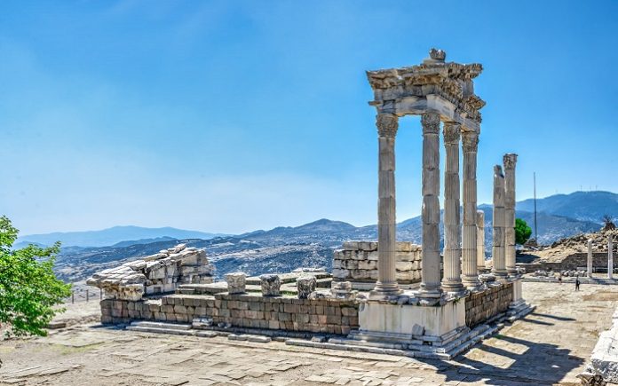 Temple of Dionysos in the Pergamon Ancient City, Turkey Pergamon, Türkiye