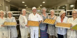 Amerikalı ünlü yemek yazarı Karaköy Güllüoğlu’nda