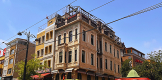 Ayasofya Camii’nin 150 yıllık komşusu satılık