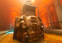 İstanbul’un Gizli Yeraltı Hazinesi Yerebatan Sarnıcı ve Hikayesi Yerebatan Sarnıcı ters Medusa Başı