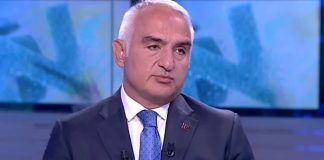 Bakan Ersoy’dan Peri Bacalarına ilişkin açıklama Kültür ve Turizm Bakanı Ersoy'dan müzisyen Onur Şener cinayetine ilişkin açıklama: 'Bakanlık olarak takip edeceğiz'