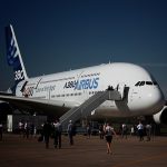Tam 17 milyar dolarlık anlaşma Airbus, Çine' 17 milyar dolar değerinde 140 adet yolcu uçağı satacak. Söz konusu anlaşma, Almanya Başbakanı Scholz'un Pekin'e ziyaretinin akabinde gerçekleşti