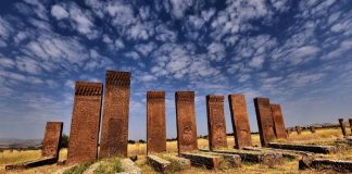 “Geleneksel Ahlat Taş İşçiliği” UNESCO Dünya Mirası Listesi’nde Geleneksel Ahlat Taş İşçiliği