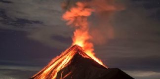 Dünyanın en büyük aktif yanardağı infilak etti
