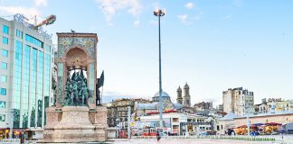 Taksim otellerinde iptaller yaşanıyor İstanbul’da 1 Mayıs Telaşı: Turistler Uçaklarını Kaçırabilir!