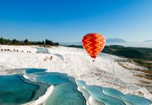 Türkiye’nin en güzel kaplıcaları Pamukkale'yi Yılın 8 Ayında 1 Milyon 700 Bin Turist Ziyaret Etti