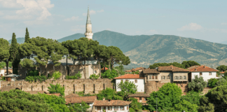 Dünyanın en iyi turizm köyü listesine giren Birgi ödülüne kavuştu