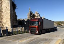 İçinden TIR geçen antik kent İçinden TIR geçen antik kent