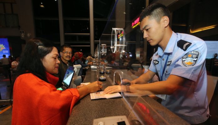 First tourist group arrives in Haikou after Hainan implements visa-free access Vizesiz seyahat anlaşmasını yenilediler