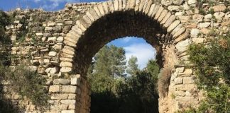 Kuşadası’nda 1. yüzyıldan kalma tarihi su kemeri tahrip edildi