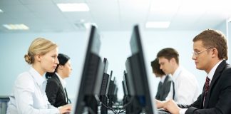 Beyaz Yakalıların Tatil Sancısı: Tatil Hayalleri Suya Düşüyor Haftada 4 Gün Çalışma