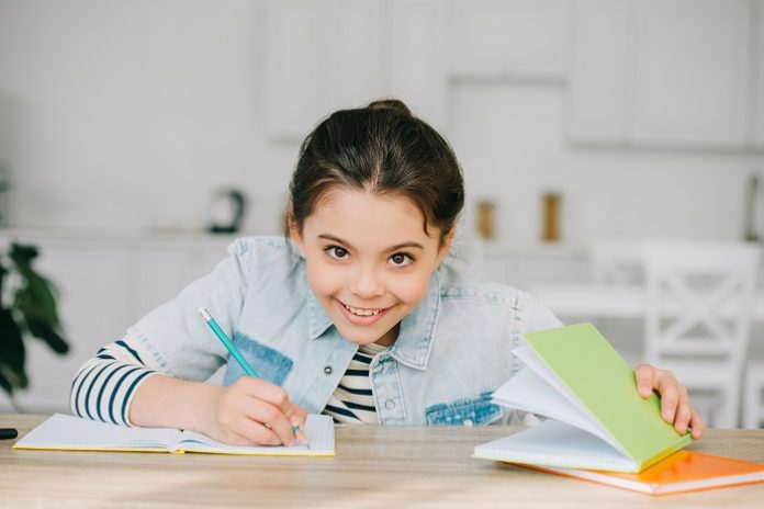 online egitim, evde ders, ogrenciler 100 Online eğitimden sonra evde eğitim mi geliyor?