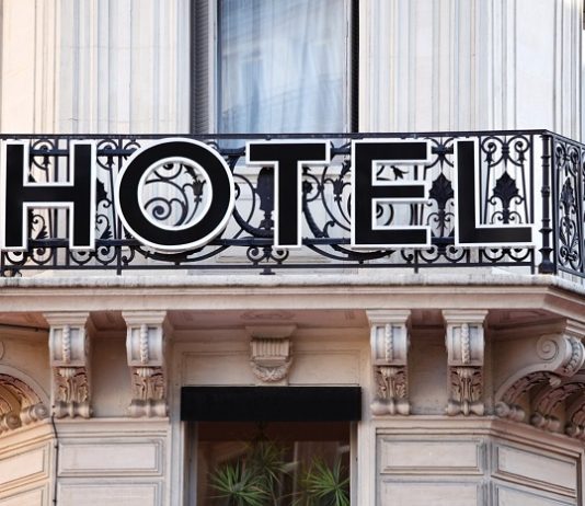 İşte En Çok Otel Yatırımı Yapılan İlçeler Firuz Bağlıkaya'dan İç Turizmde Tekelci Zihniyete Sert Eleştiri