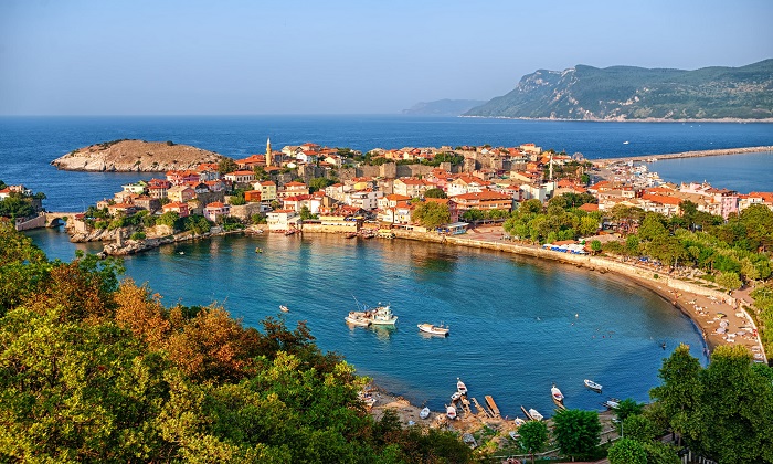 Amasra Rekor Kırdı: 9 Ayda 2 Milyon 200 Bin Turisti Ağırladı!