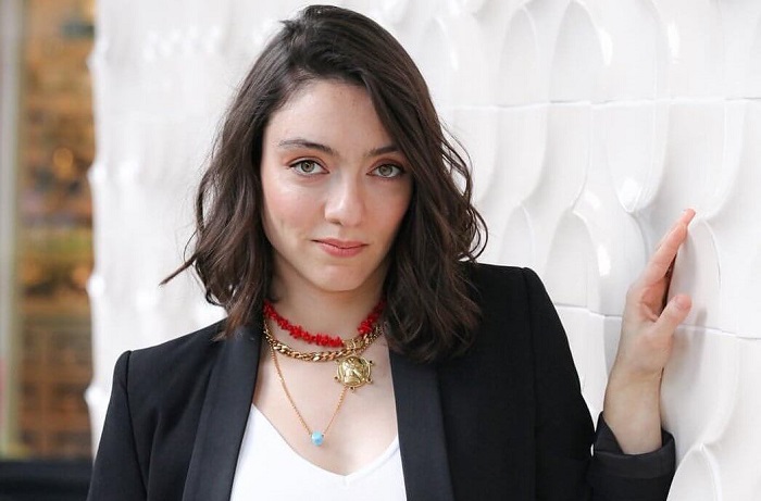 Merve Dizdar uçağa alınmadı, isyan etti
