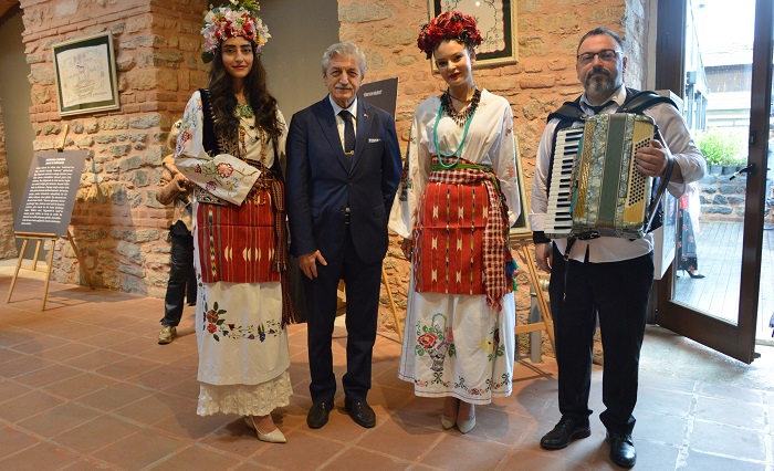 "Doğanın Uyanışı/Hıdırellez" Sergisi, 17-29 Mayıs 2023 tarihleri arasında İstanbul Lale Vakfı 'nda ziyaret edilebilecek.