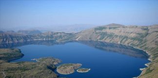 Nemrut Krater Gölü’nde turizm sezonu açıldı