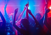 Marmaris’te Skandal Dans! İçişleri Bakanlığı Bölge Valileriyle Yol Haritası Belirledi Bodrum Gece Hayatı Kan Ağlıyor: Antik Tiyatro'da Konserler İptal, Kulüpler Erken Kapanıyor