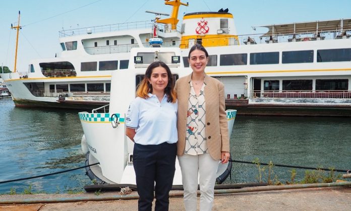 Buse Ozge Ozyılmaz ve Sinem Dedetas