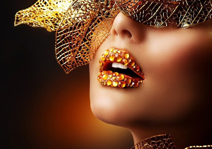 Luxury Golden Makeup. Beautiful Professional Holiday Make-up Çılgın Partiler ve Seks Turizmi Geçmişte mi Kalacak?