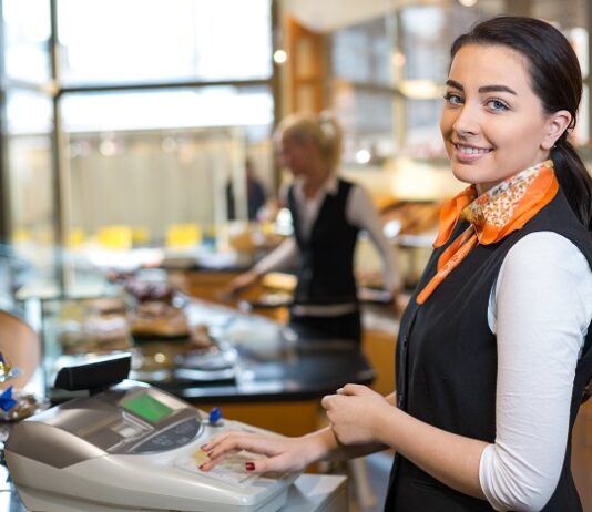 Bahşişte Kartlı Ödeme Dönemi mi Geliyor? Garsonların Gelirini Değiştirecek Adım Rus Turistin Türkiye'de Ödeme Sorunları