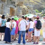 Hanutçuluk: Turizm Sektörünün Karanlık İmajı mı? Turist Rehberliği ve Seyahat Acentaları Kanunlarında Önemli Değişiklikler Resmi Gazete'de Yayımlandı