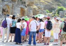 TUREB’in Tavsiye Kararı ve Tur Rehberlik Ücretleri Turist Rehberliği ve Seyahat Acentaları Kanunlarında Önemli Değişiklikler Resmi Gazete'de Yayımlandı
