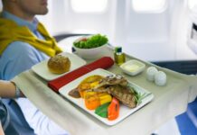 Uçuşta Yenilmesi Tavsiye Edilen 3 Sağlıklı Yiyecek Uçuşta Yenilmesi Tavsiye Edilen 3 Sağlıklı Yiyecek