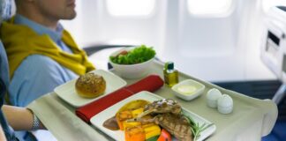 Uçuşta Yenilmesi Tavsiye Edilen 3 Sağlıklı Yiyecek Uçuşta Yenilmesi Tavsiye Edilen 3 Sağlıklı Yiyecek