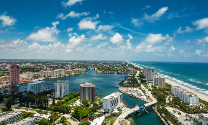 aerial view of boca raton florida beach and waterway Boca Raton: Florida'nın Keyifli Tatil Noktası