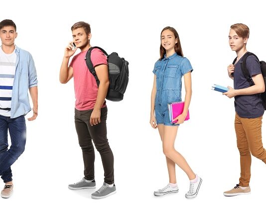 Gençler Gidiyor, Gelecek Eriyor: Son 2 Yılda 450 Bin Türk Vatandaşı Yurt Dışına Göç Etti Son Trend: Paylaşımlı Odalar!