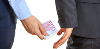 Havalimanında Rüşvet Operasyonu: 4 Tutuklama Havalimanında Rüşvet Operasyonu: 4 Tutuklama