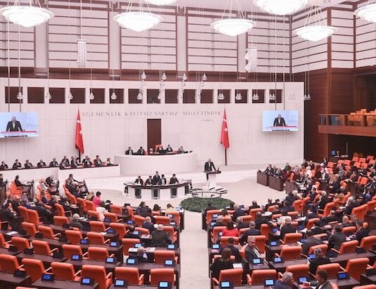 Turizm ve Vakıflarla İlgili Düzenlemeler İçeren Kanun Teklifi TBMM’den Geçti Tur Rehberliği Yasa Taslağı Askıya Alındı