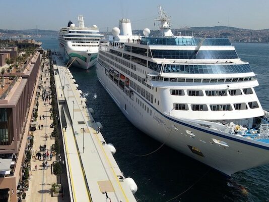UKOME’den Kruvaziyer Turistlerine Özel Ulaşım Kararı: Servis Araçlarına Yasak, Duraksız Tramvaya Onay