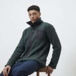 Kayak Pistlerinin En Sevilen Spor Kıyafetleri ve Aksesuarları erkek Kayak kıyafeti.