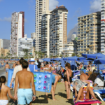 İspanya 2024’te Rekor Kırdı: 94 Milyon Turist, 126 Milyar Avro Gelir! Dünya'nın En Kalabalık Plajları