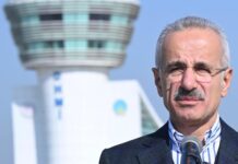 Bakan Uraloğlu: 2025’te Türkiye Havalimanlarında 231 Milyon Yolcu Hedefleniyor! Uçak Biletlerinde Tavan Fiyat Artıyor