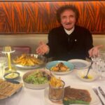 Ünlü Şef Hüseyin Özer, Nar Ekşisi Türk Yemeklerini Mahvediyor Londra'nın En Lüks Semtinde İki Yeni Restoran Açan Ünlü Şef Hüseyin Özer, Nar Ekşisi Türk Yemeklerini Mahvediyor dedi.