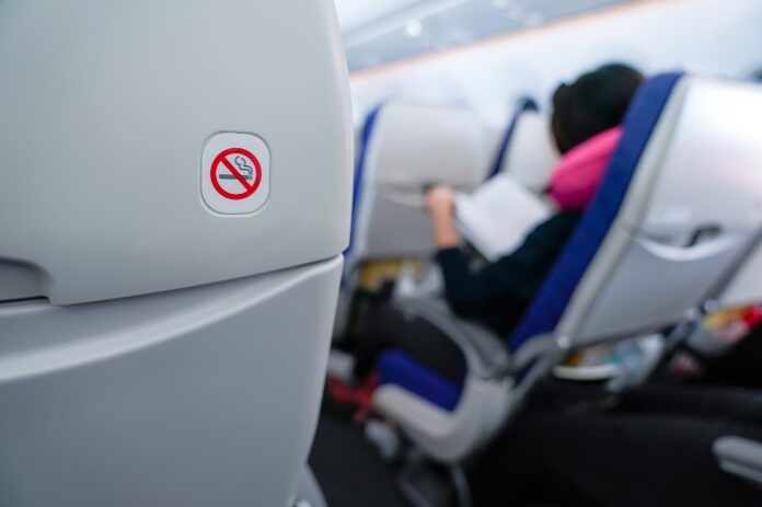 no smoking sign on plane seat. Türk Hava Yolları'ndan Kurallara Uymayan 200 Yolcuya Uçuş Yasağı ve İdari Ceza Uyarısı