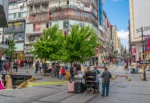 Filistinli Mültecilerin Türk Vatandaşlığı Yolculuğu: Laleli Otellerinde Yeni Bir Hayat YİMER Başkanı Toros, Turistleri Mültecilerle Karşılaştırdı