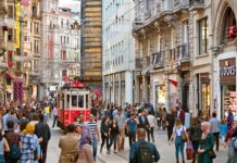 Beyazperde Rotaları: İstanbul’un Sinema Atlası Türkiye'de İkamet İzni Alan Yabancı Sayısı: