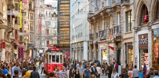 Türkiye’de İkamet İzni Alan Yabancı Sayısı Türkiye'de İkamet İzni Alan Yabancı Sayısı: