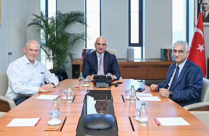 bakan ersoy tui Bakan Ersoy, TUI ile Görüştü: FTI İflasının Ardından Yapılan Görüşme Merak Uyandırdı