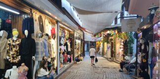 Antalya Kaleiçi Esnafı Sinek Avlıyor! Turist Yokluğu Endişelendiriyor Antalya Kaleiçi Esnafı Sinek Avlıyor! Turist Yokluğu Esnafı Endişelendiriyor