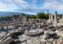 Gladyatörler Kenti’nde 1414 Yıllık Sütunlar Yeniden Ayağa Kalkıyor Muğla'nın Yatağan ilçesindeki Stratonikeia Antik Kenti